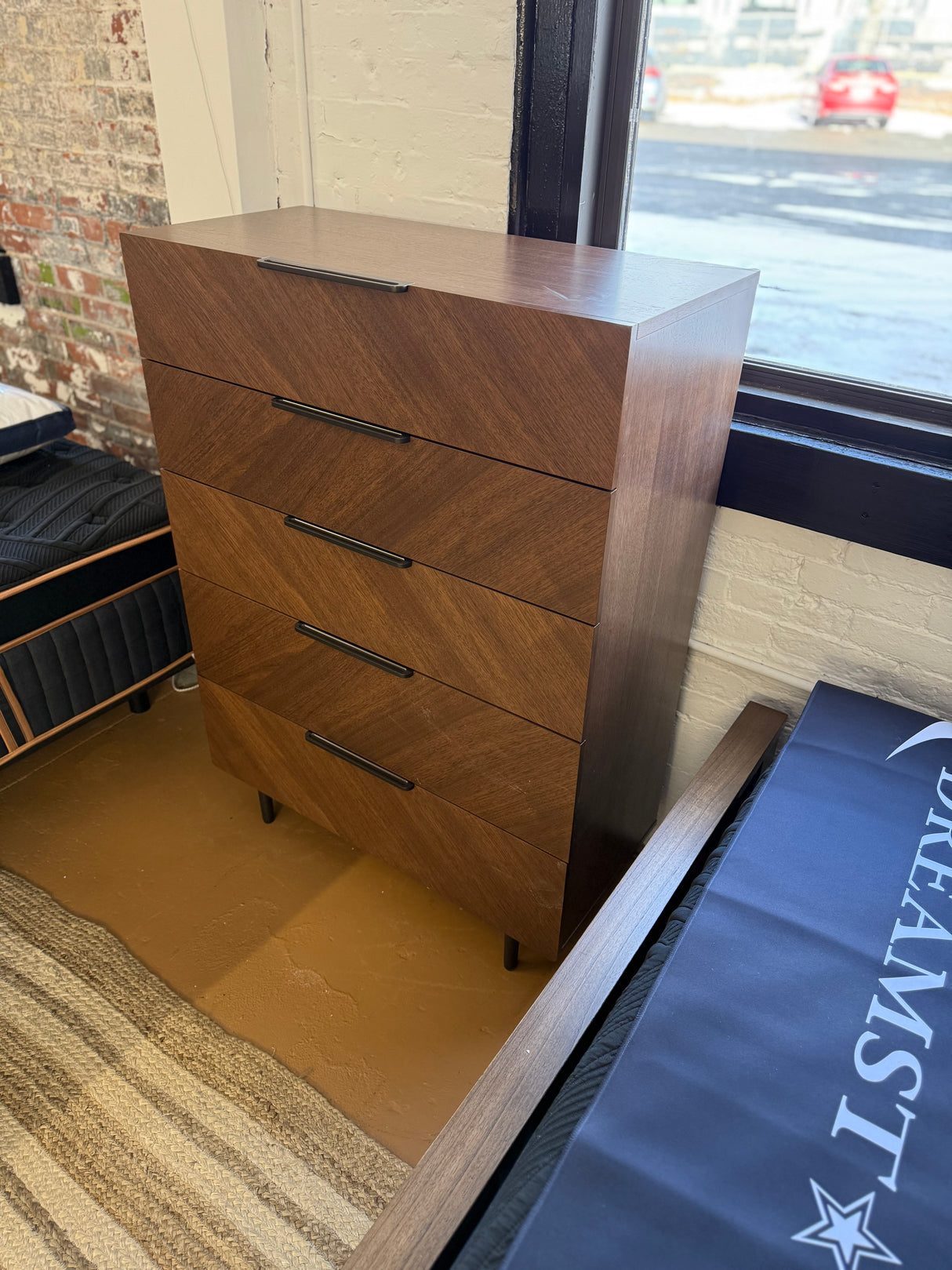 ARTICLE - Nera 5-Drawer Chest (Walnut)