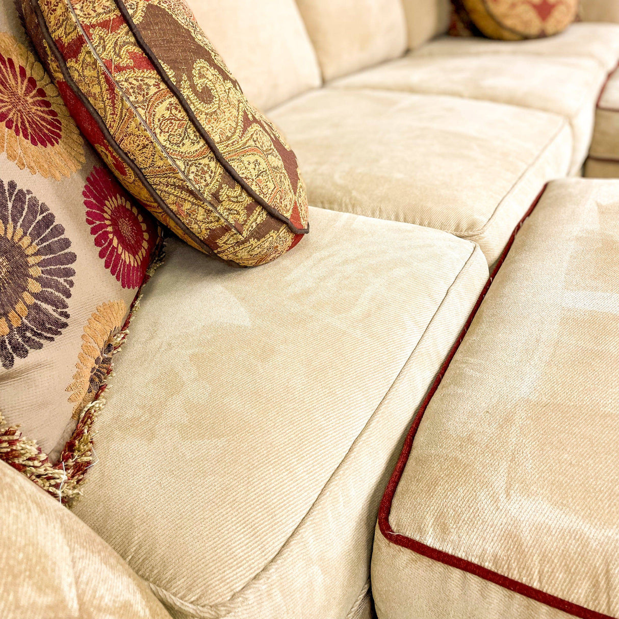 Bassett Cameron 2pc Sectional Sofa w/4 Ottomans - Pull Up A Couch