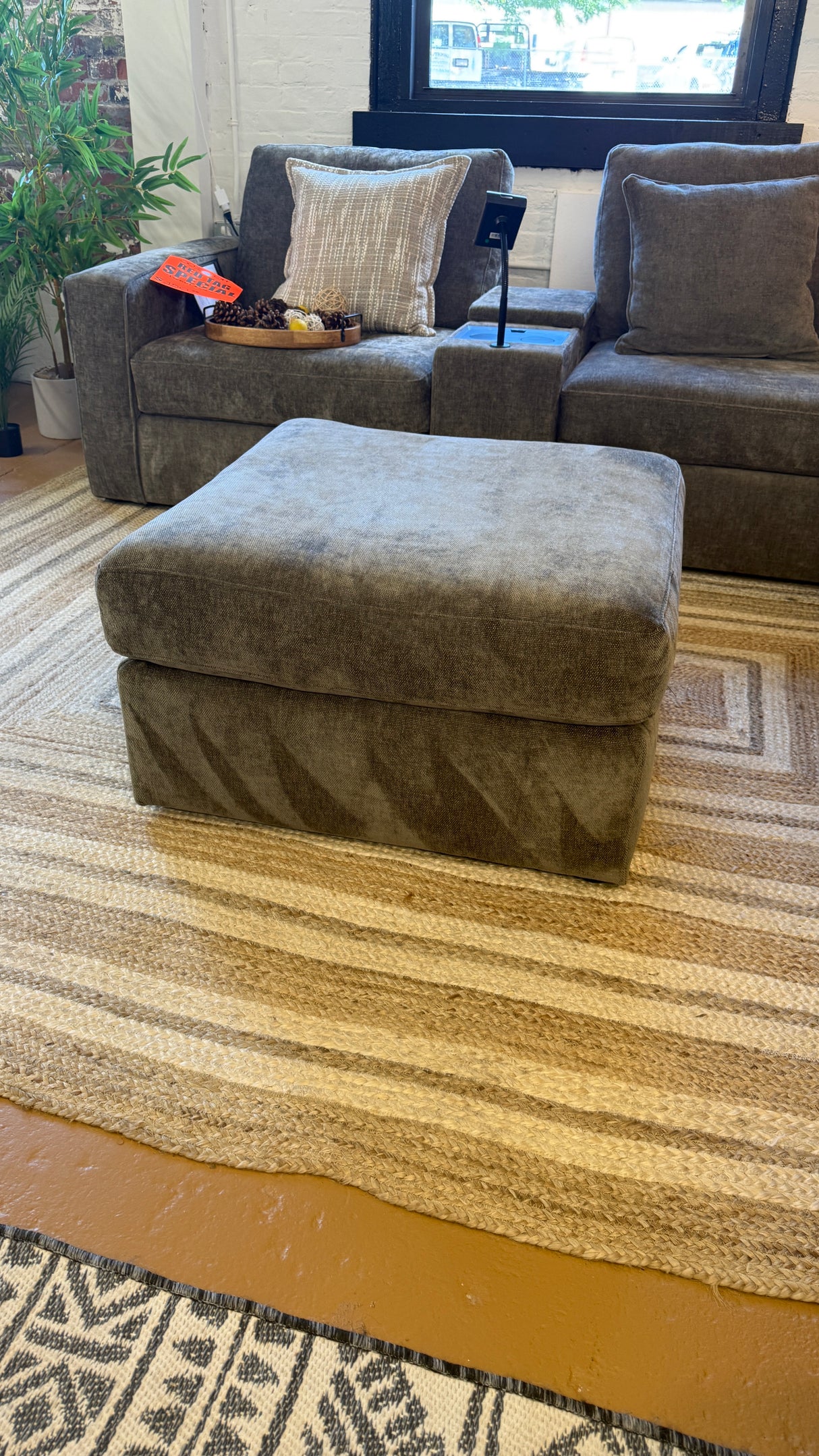 LoungeCraft Corner Sectional (5pc)