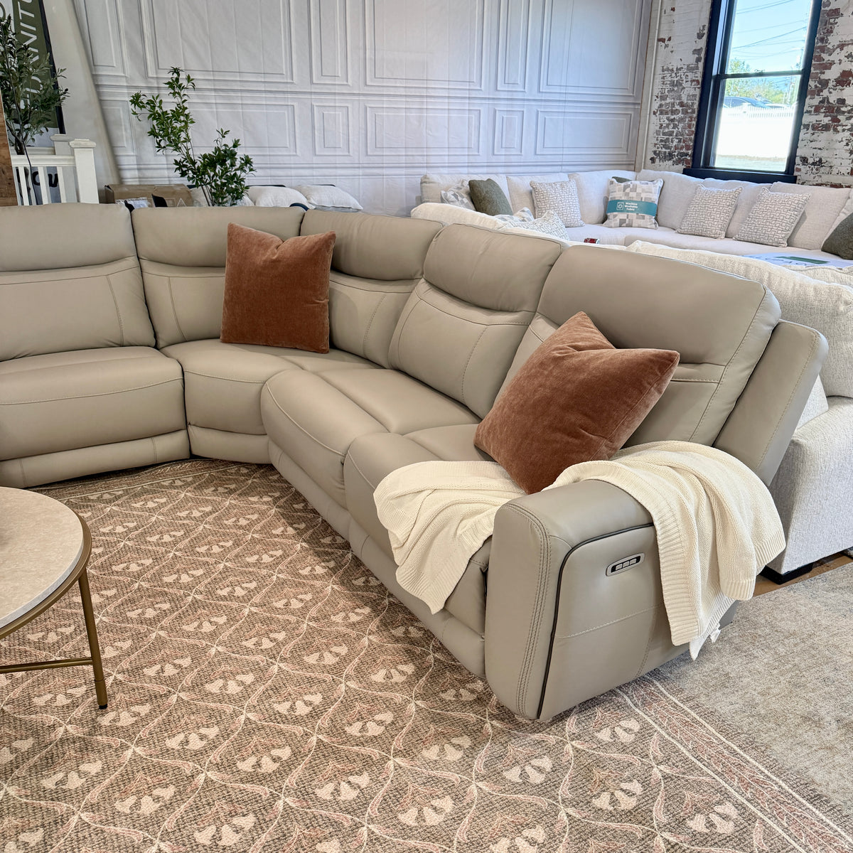 Salerno Power Reclining Sectional (5pc)