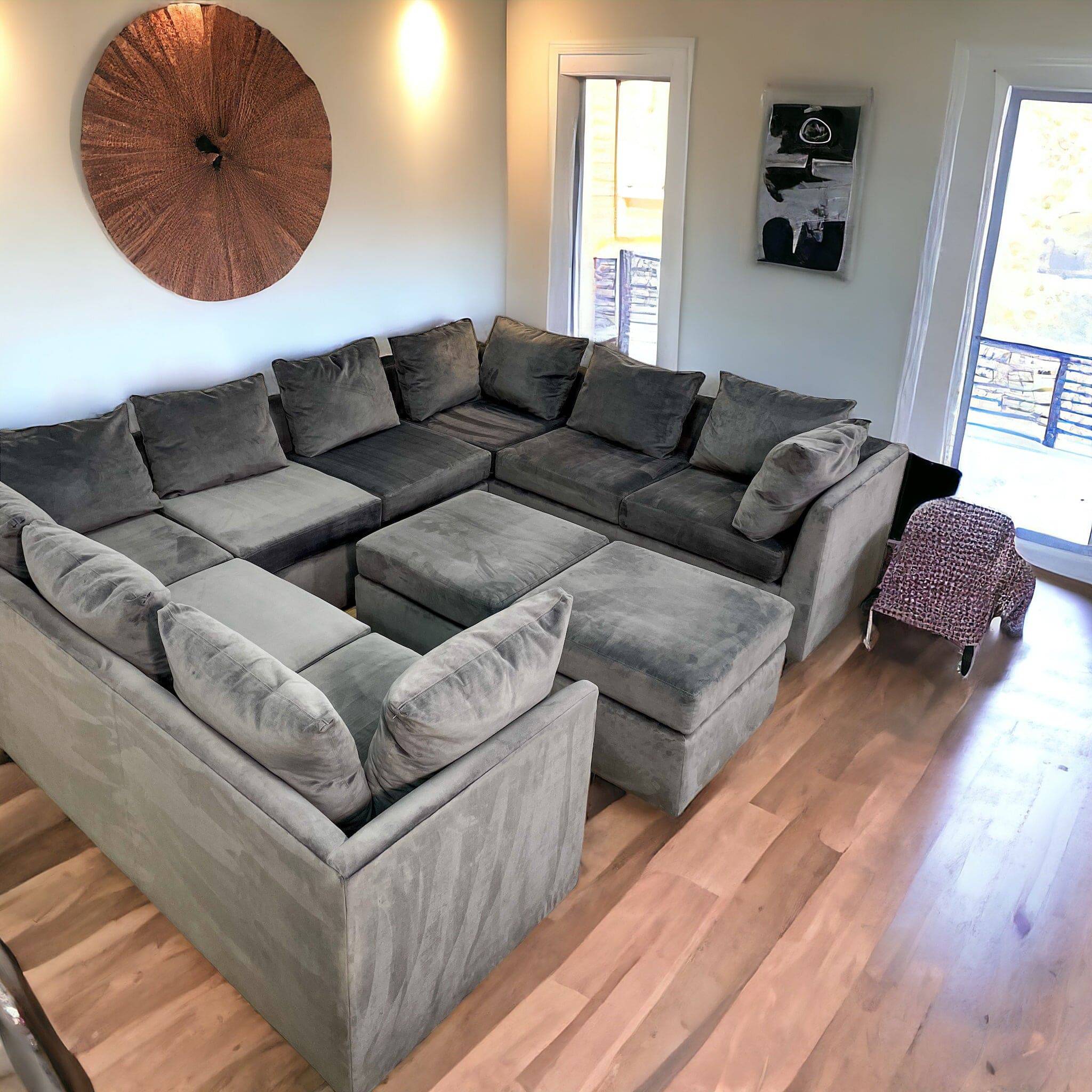 MGBW Dr Pitt, Huge Sectional