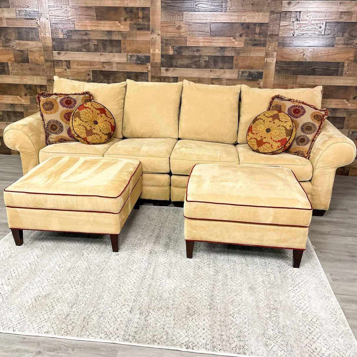 Bassett Cameron 2pc Sectional Sofa w/4 Ottomans - Pull Up A Couch