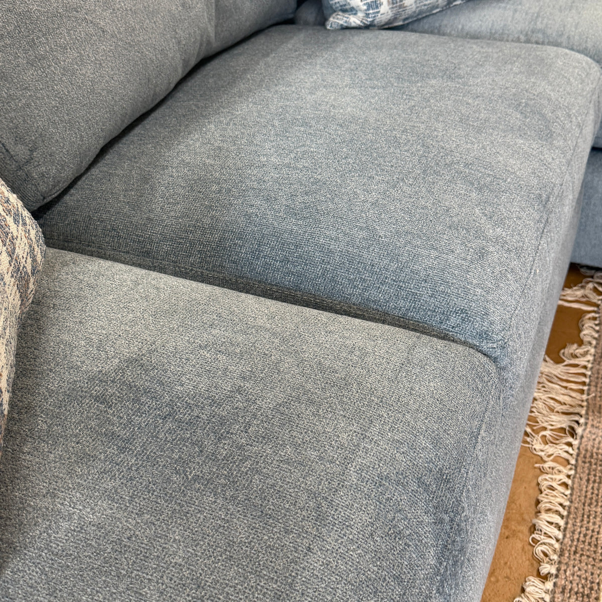 Glendale Sectional w/ Chaise (2pc)