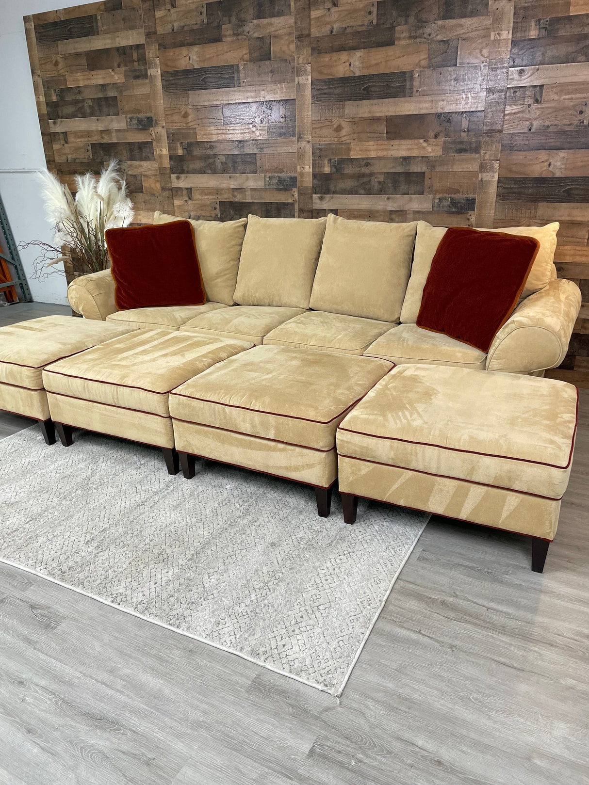 Bassett Cameron 2pc Sectional Sofa w/4 Ottomans - Pull Up A Couch
