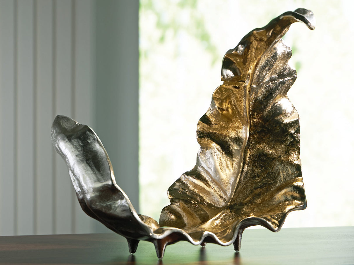 Darinsen Sculpture - Pull Up A Couch