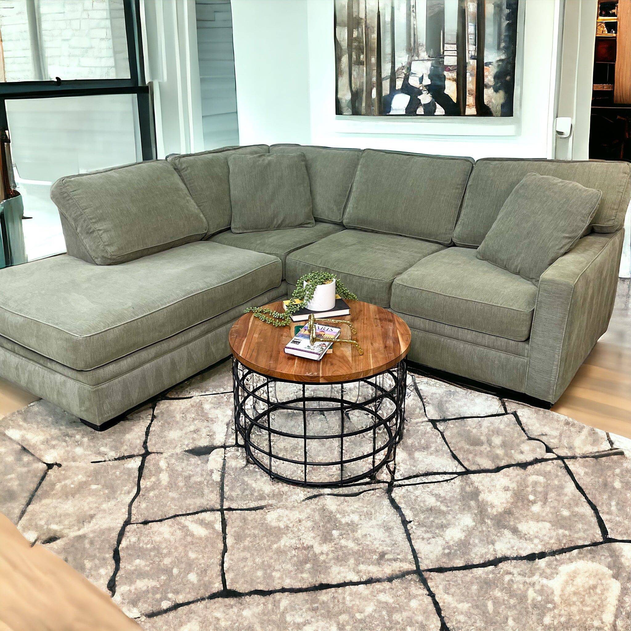 Jonathan Louis 2pc Sectional w/Chaise