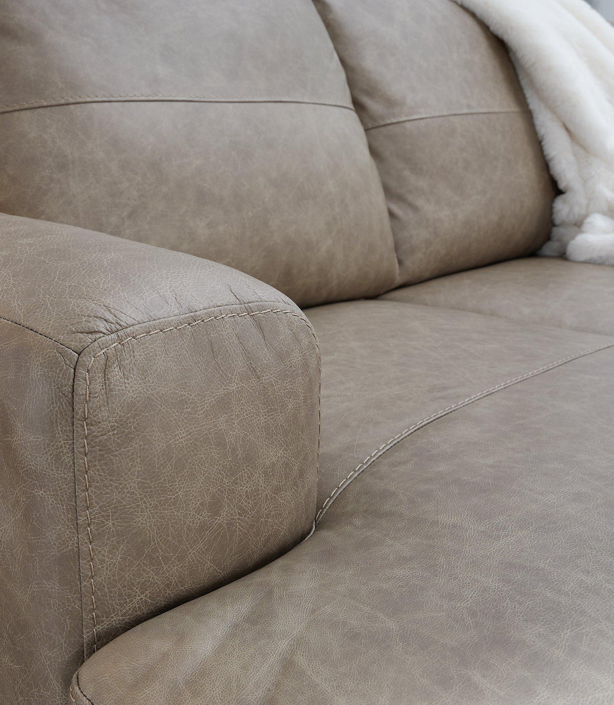 Amuleto Sectional with Chaise - Pull Up A Couch