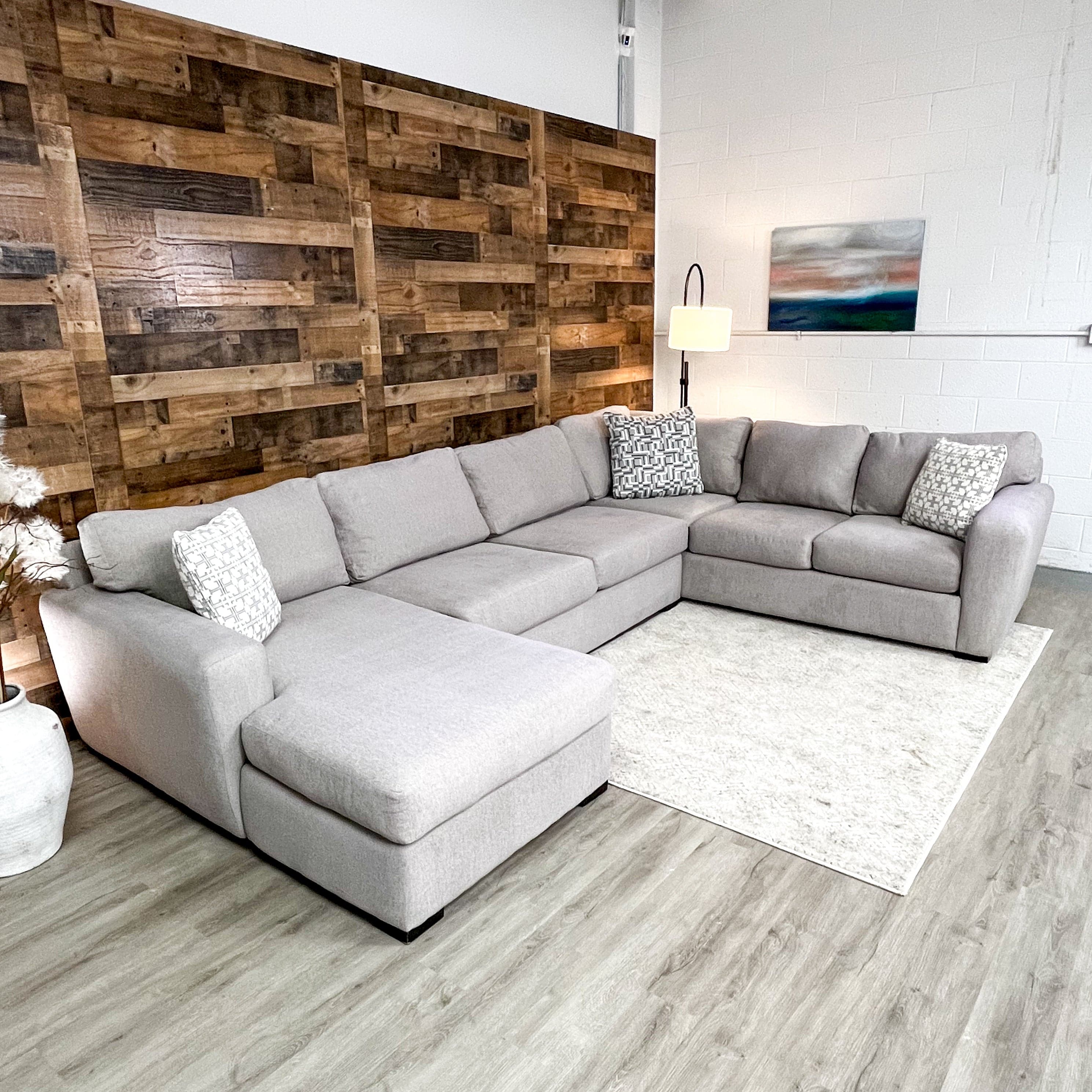 Jonathan Louis 3pc Sectional w/Chaise