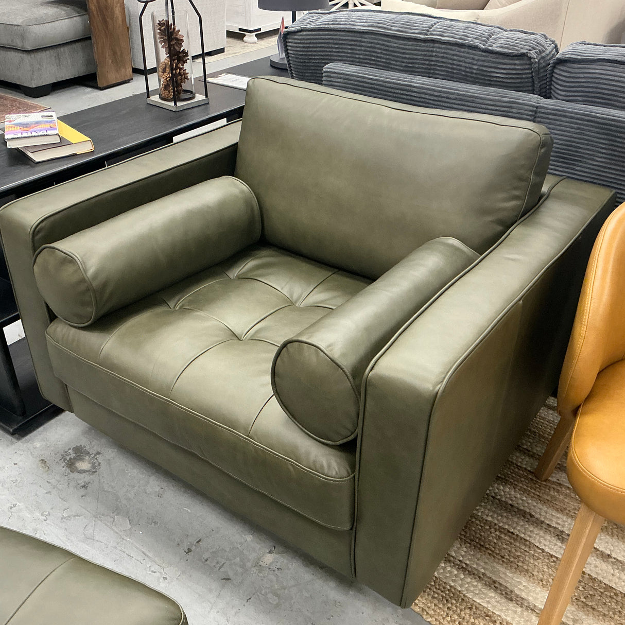 ARTICLE - Sven Lounge Chair (Charme Green Leather)