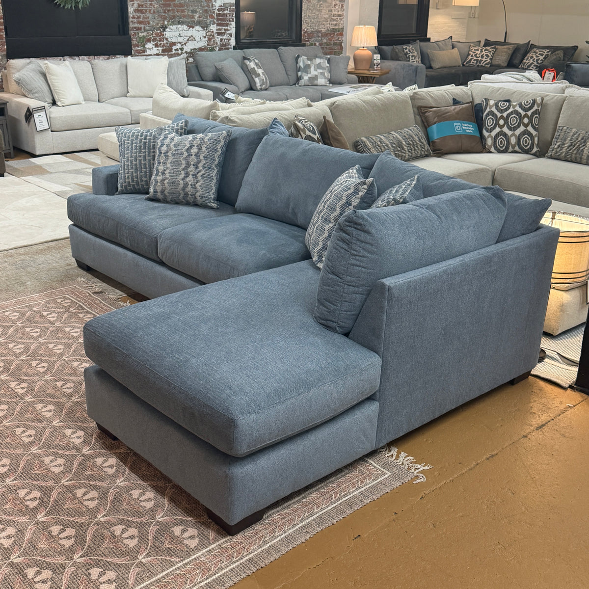 Glendale Sectional w/ Chaise (2pc)