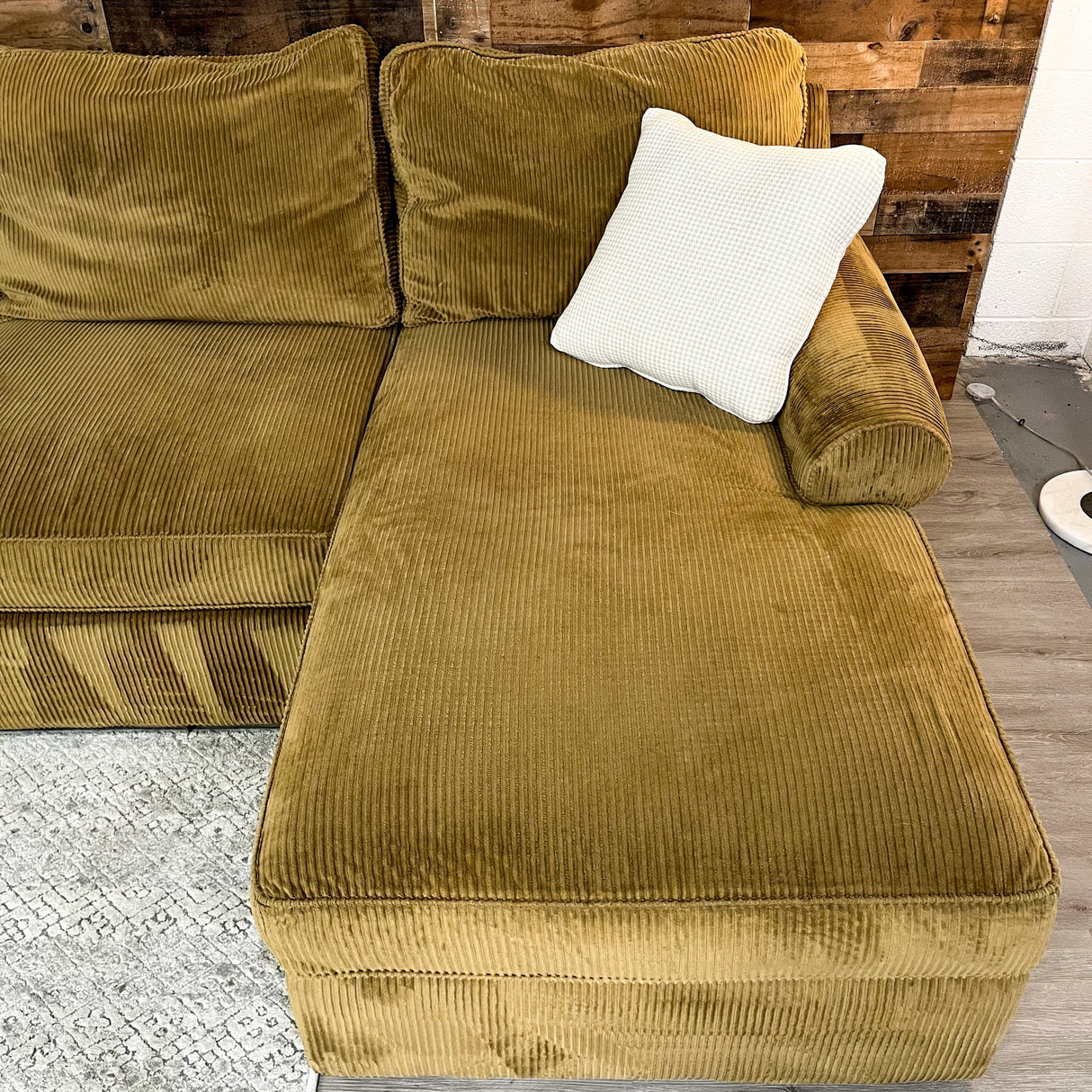 Boston Interiors 4pc Sectional w/Chaise - Pull Up A Couch