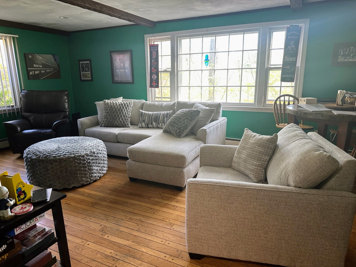 Mayfield Sectional w/ Reversible Chaise
