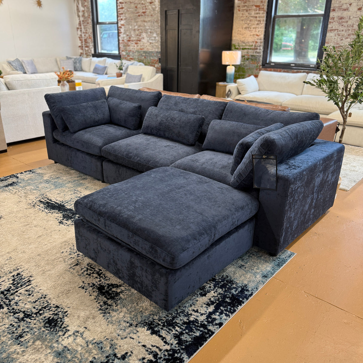 Serenity Cloud 4pc Sectional w/Storage Ottoman