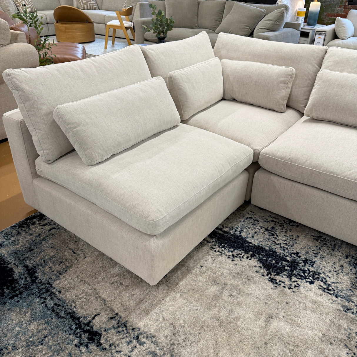 Serenity Cloud Sectional w/Storage Ottoman (5pc)