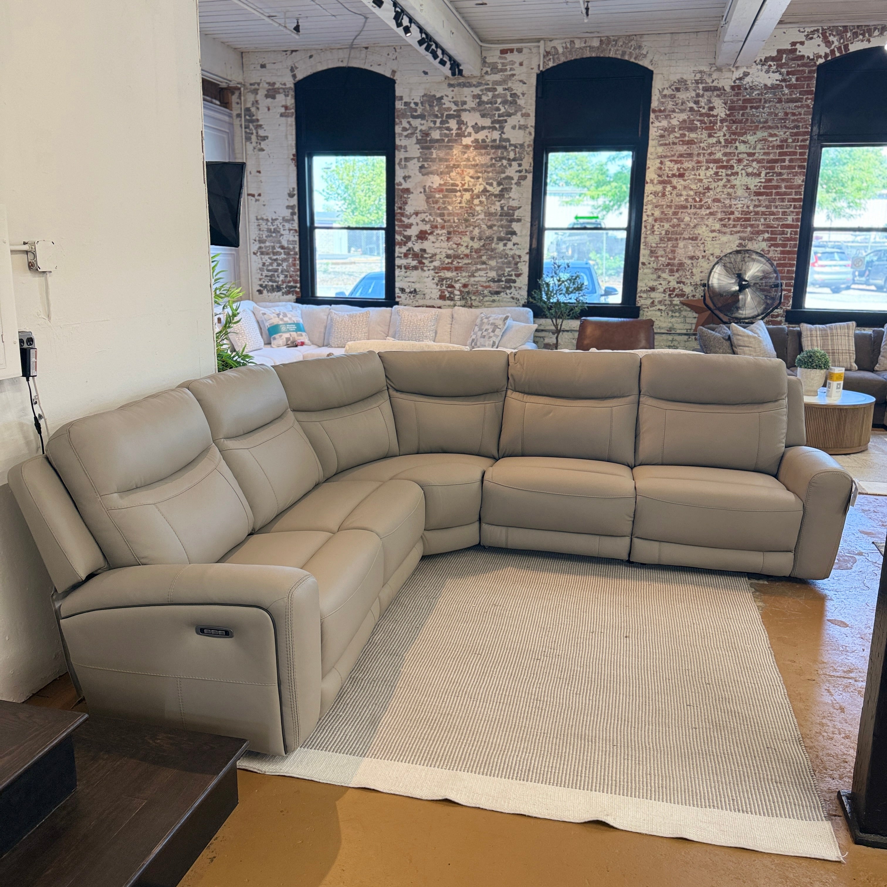 Salerno Power Reclining Sectional (5pc)