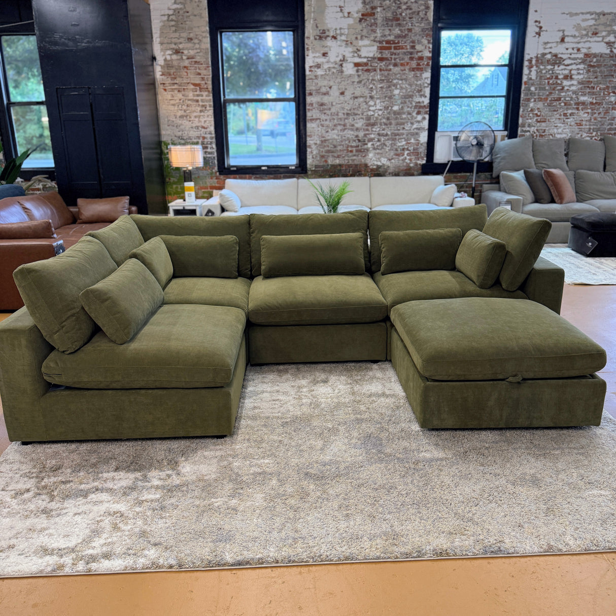 Serenity Cloud Sectional w/Storage Ottoman (5pc)