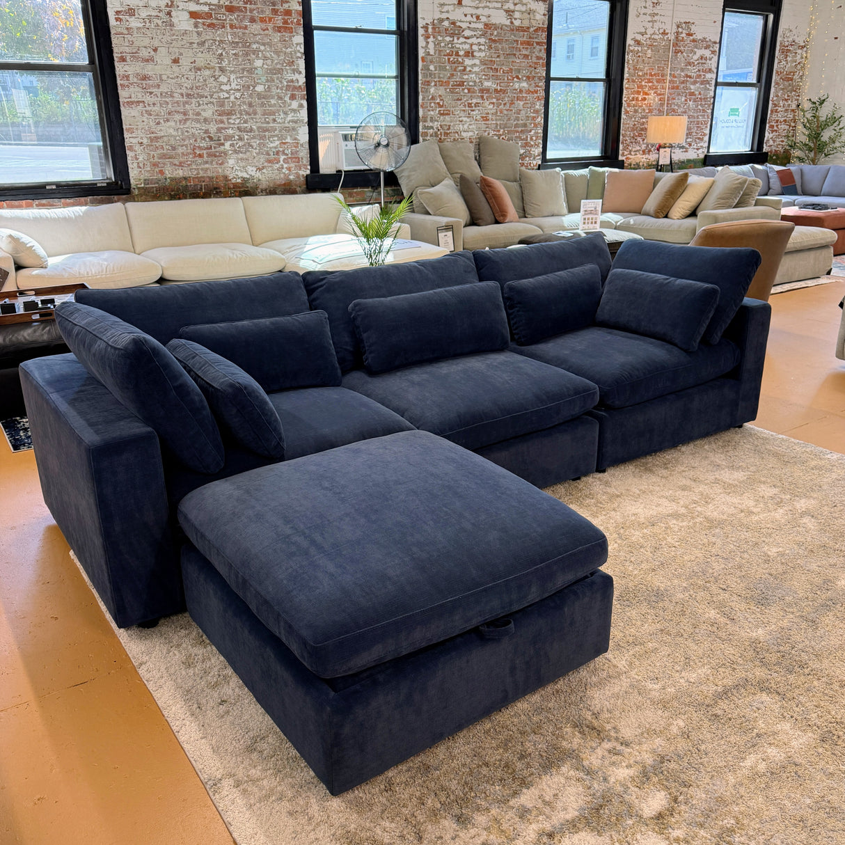 Serenity Cloud Sectional w/Storage Ottoman (4pc)