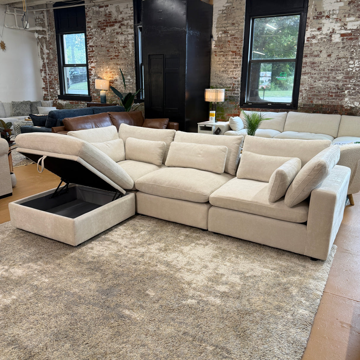 Serenity Cloud Sectional w/Storage Ottoman (4pc)
