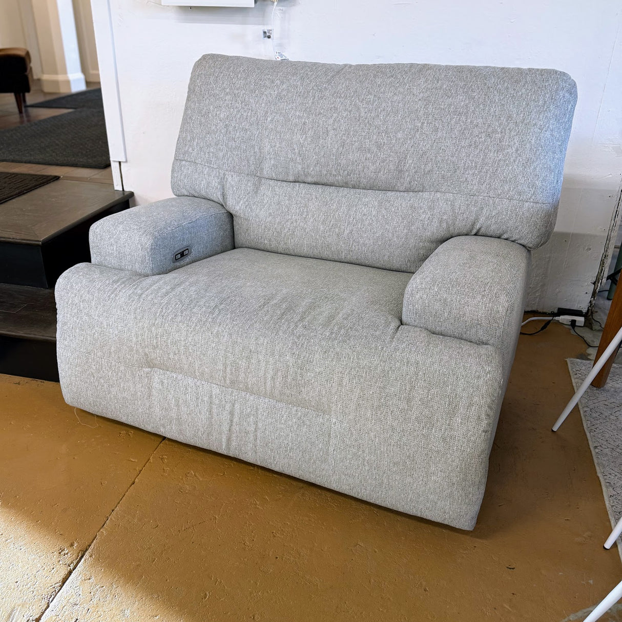 Acklen Place Oversized Power Recliner (CLEARANCE) - Pull Up A Couch