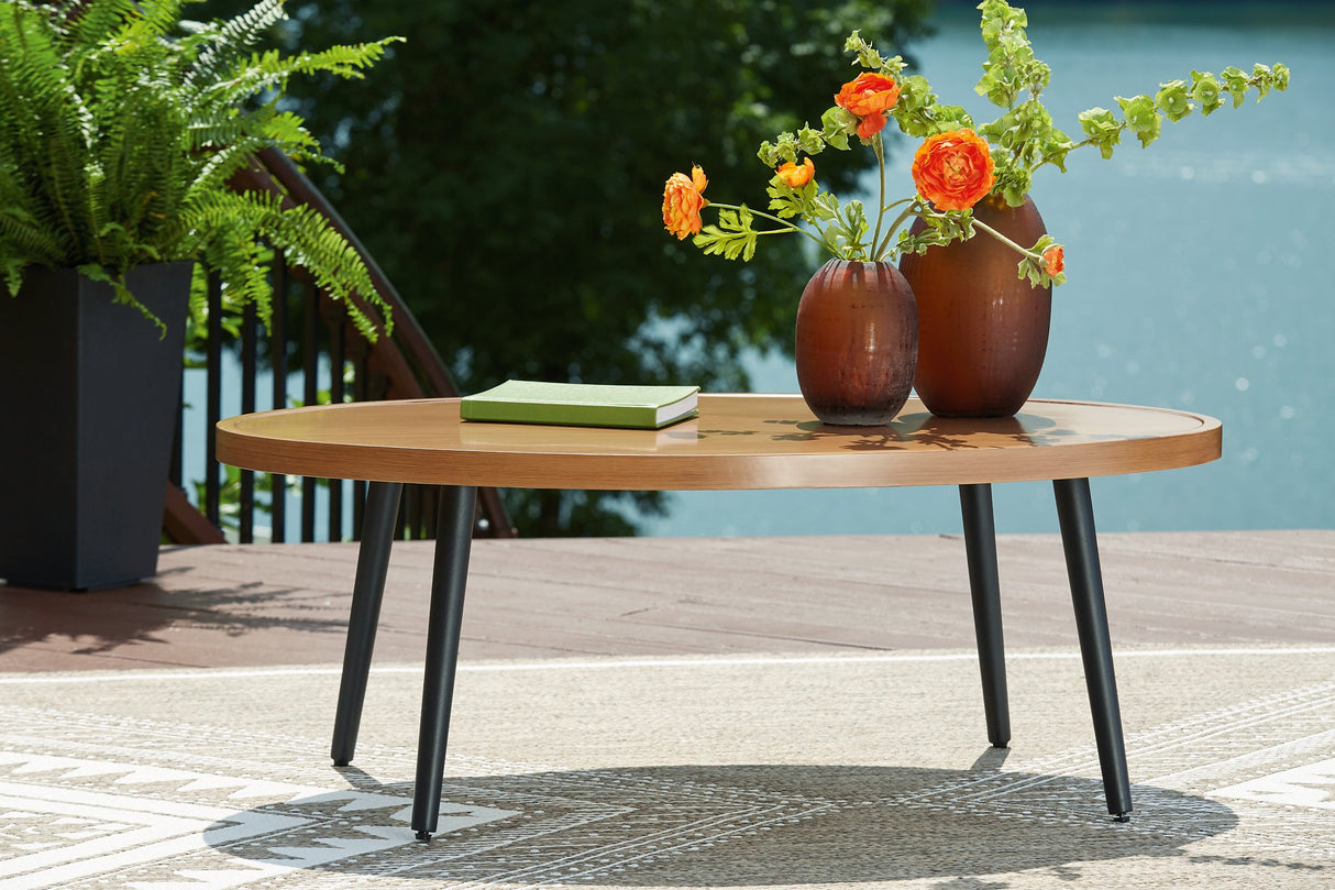 Horizon Hall Outdoor Coffee Table - Pull Up A Couch