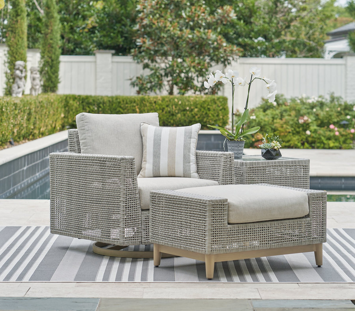 Seton Creek Outdoor Seating Set - Pull Up A Couch