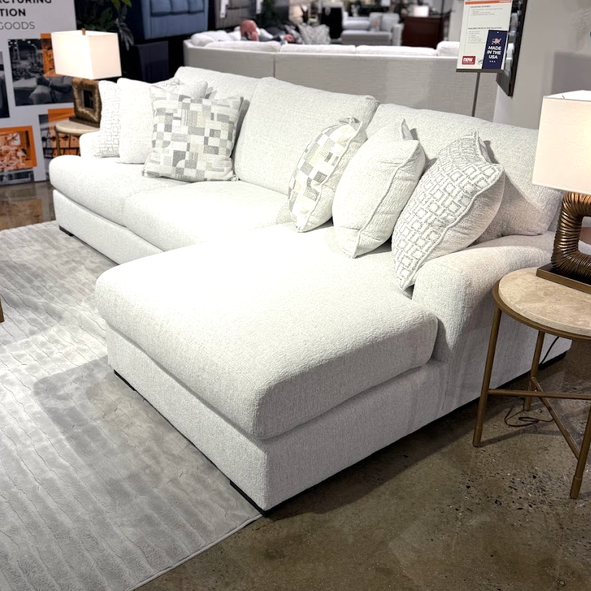 Ashbourne Sectional w/ Chaise (2pc)