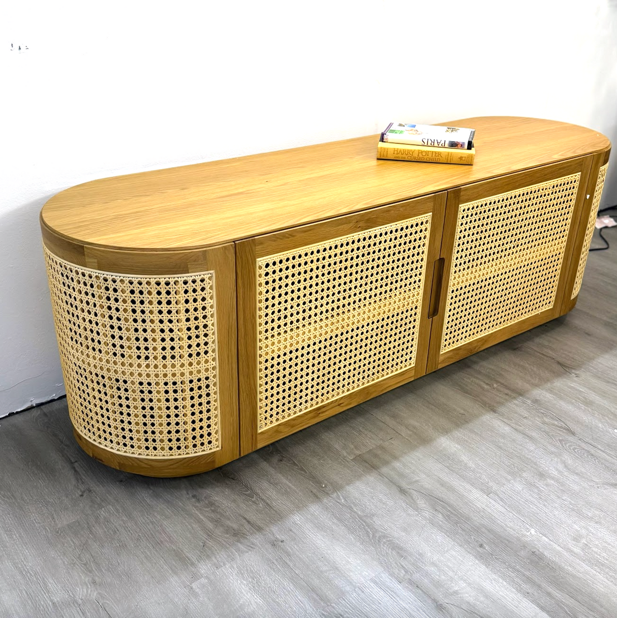 ARTICLE - Candra Media Unit (Oak)