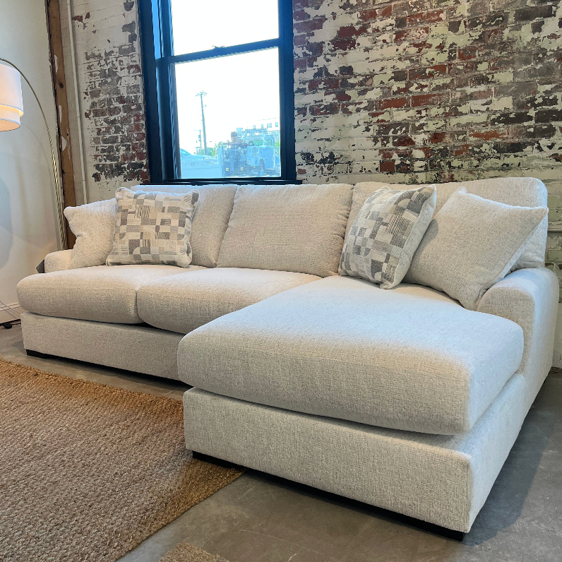 Ashbourne Sectional w/ Chaise (2pc)