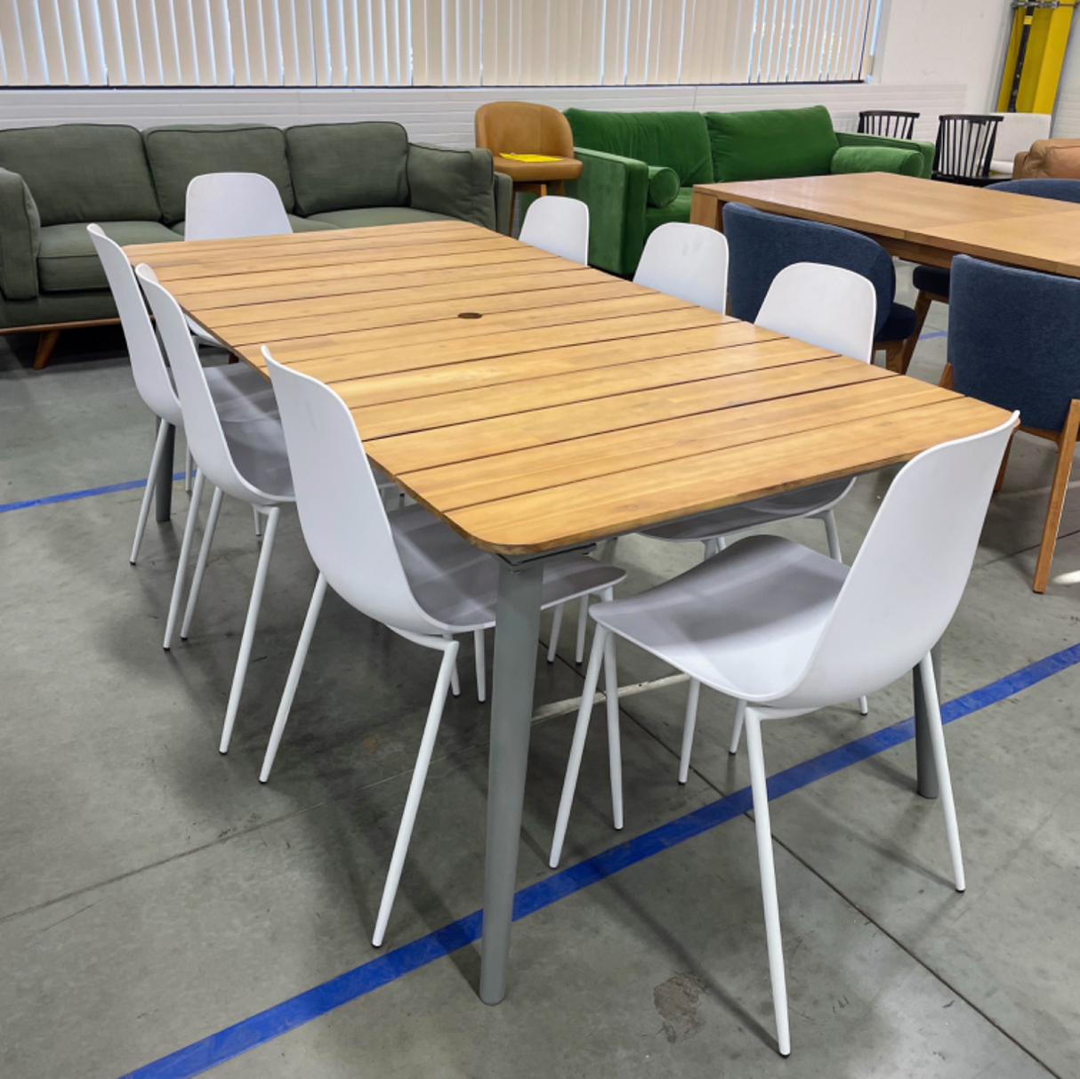 ARTICLE - Latta Outdoor Table w/Acacia