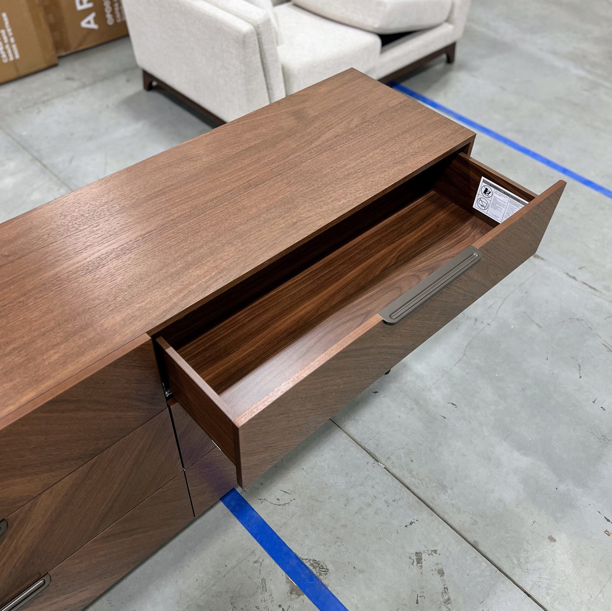 ARTICLE - Nera 6-drawer Dresser (Walnut)