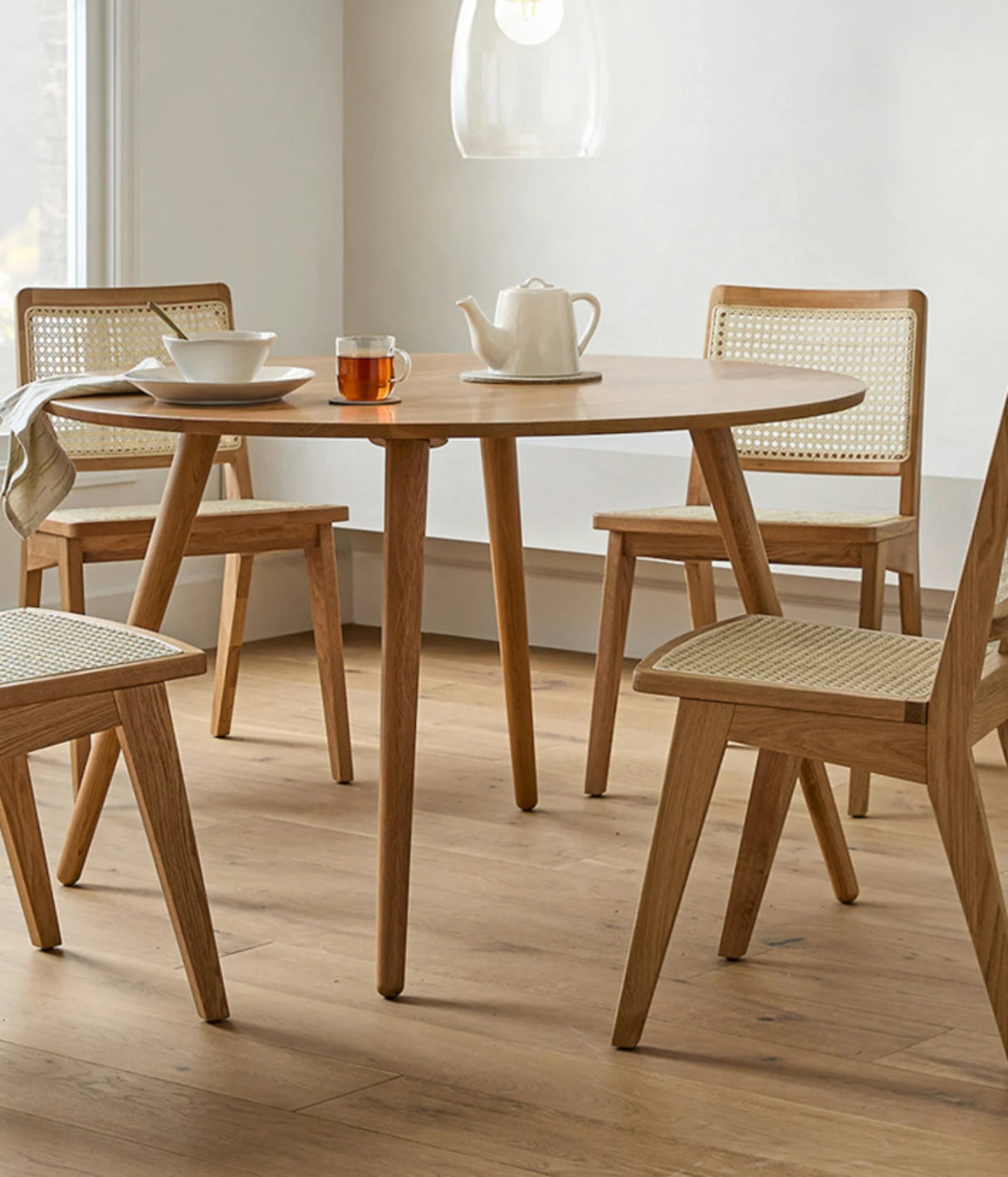 ARTICLE - Seno 47" Round Dining Table for 4 (Oak)