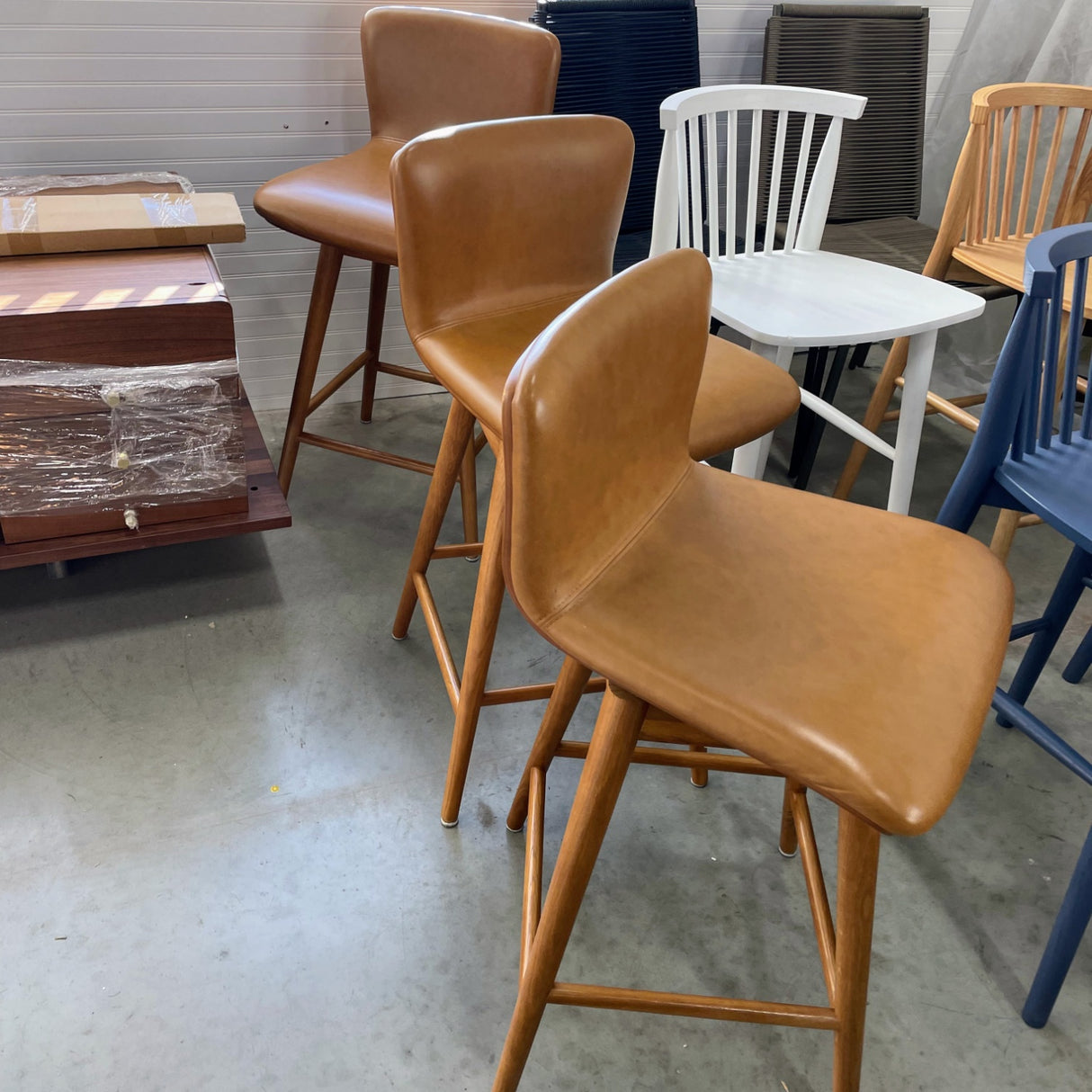 ARTICLE - Sede Leather Swivel Chair (Counter)