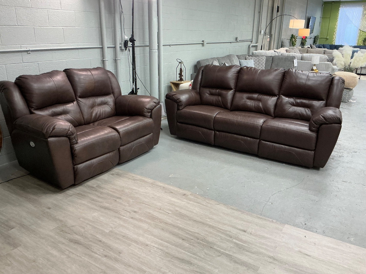 Jordan’s Furniture Leather Set (Power Reclining)