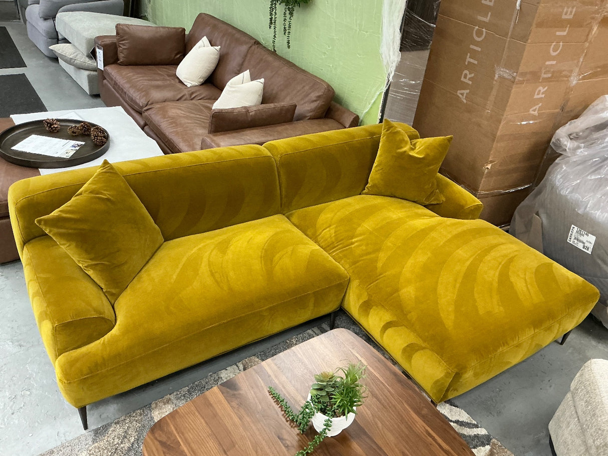 ARTICLE - Abisko Sectional w/ Chaise (Velvet)