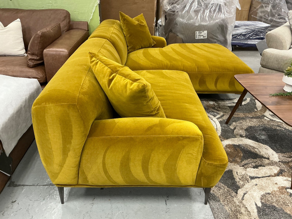 ARTICLE - Abisko Sectional w/ Chaise (Velvet)