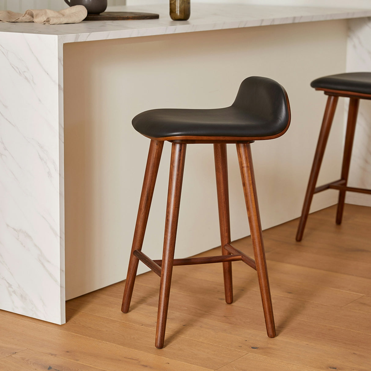 ARTICLE - SEDE LEATHER COUNTER STOOL (Black/Walnut)