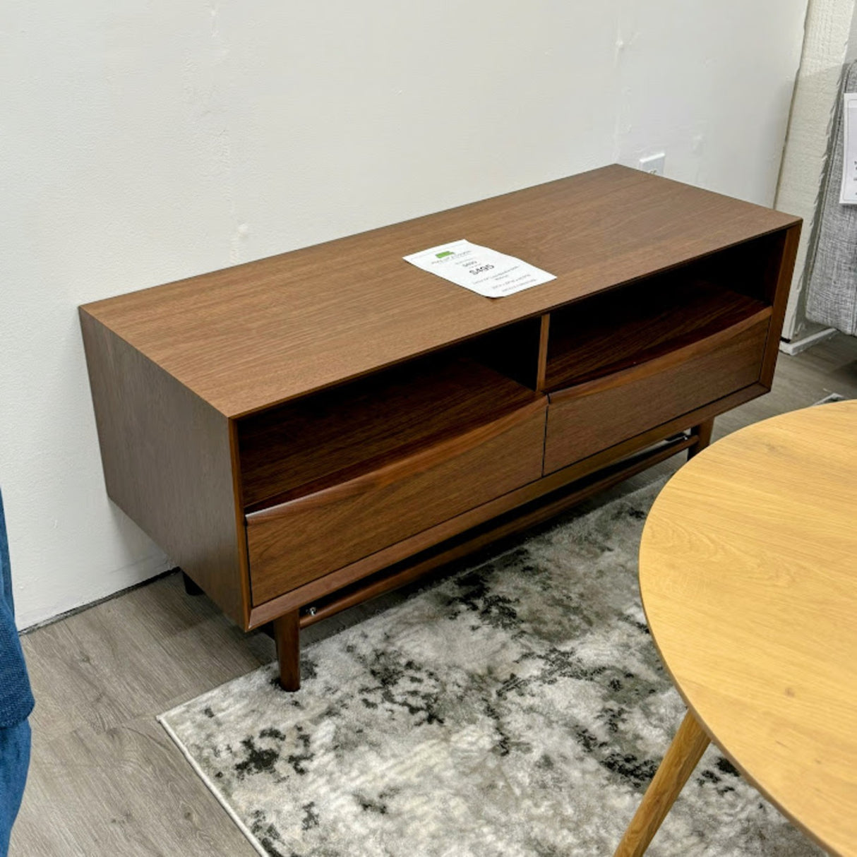 ARTICLE - Lenia 42" Low Media Unit - Walnut