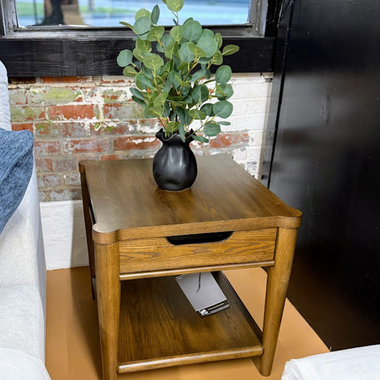 (NEW) Roanhowe End Table