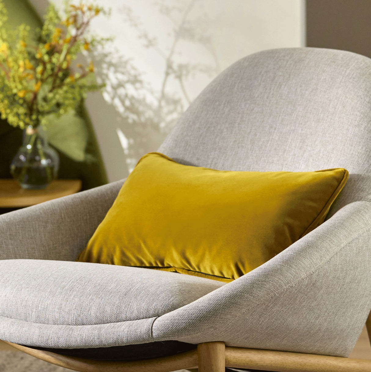 ARTICLE - Lucca Velvet Throw Pillow (Yarrow Gold)