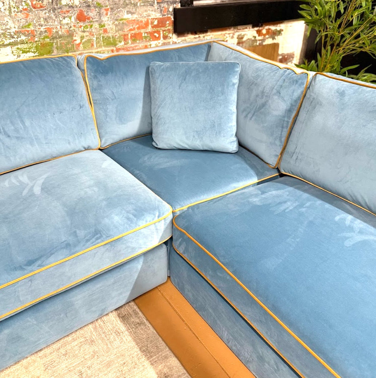 INTERIOR DEFINE - James 5-Piece Sectional (Blue Velvet)