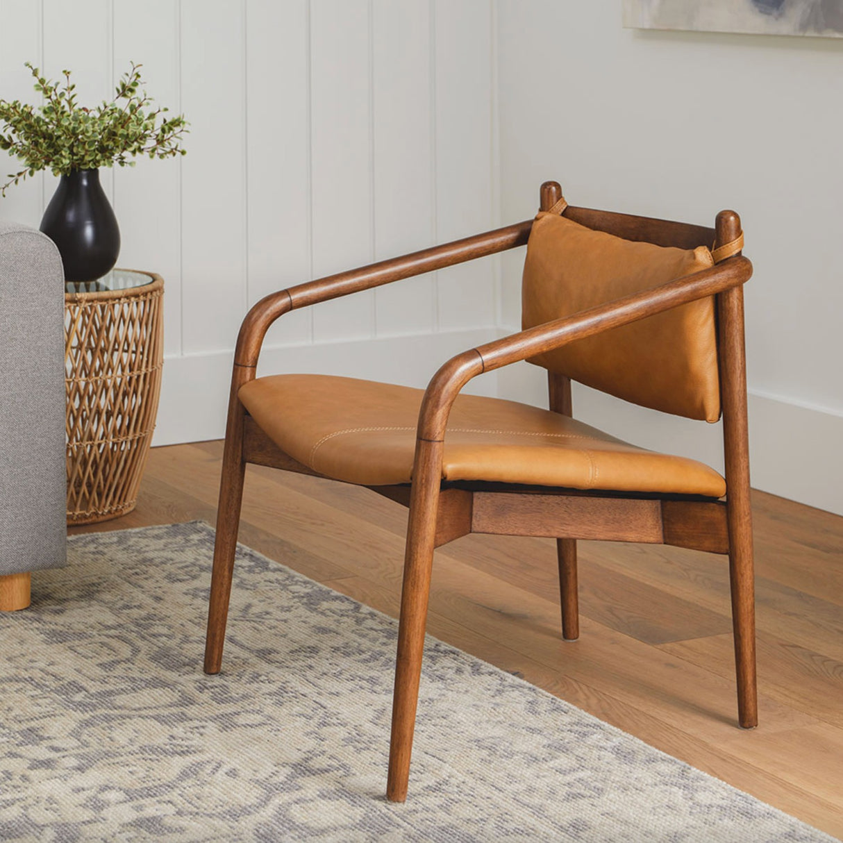 25" Leather Lounge Chair w/ Wooden Arms (Walnut/Tan) - Pull Up A Couch
