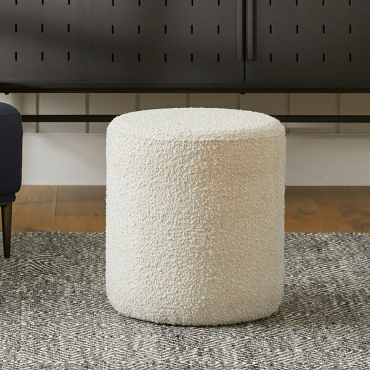 16" Round Ottoman (Ivory Bouclé)