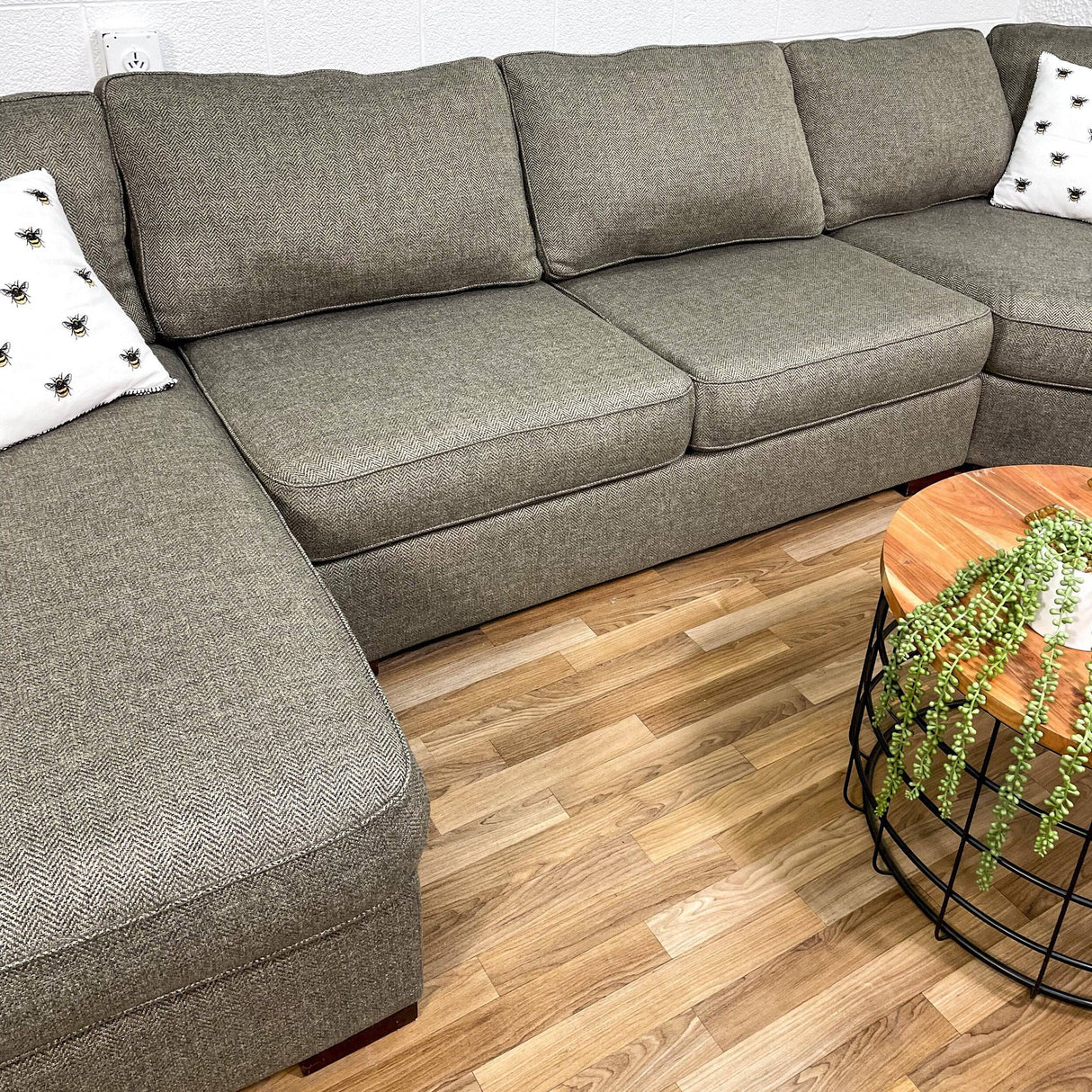 MaxHome 3pc Sectional w/Chaise and Cuddle corner - Pull Up A Couch