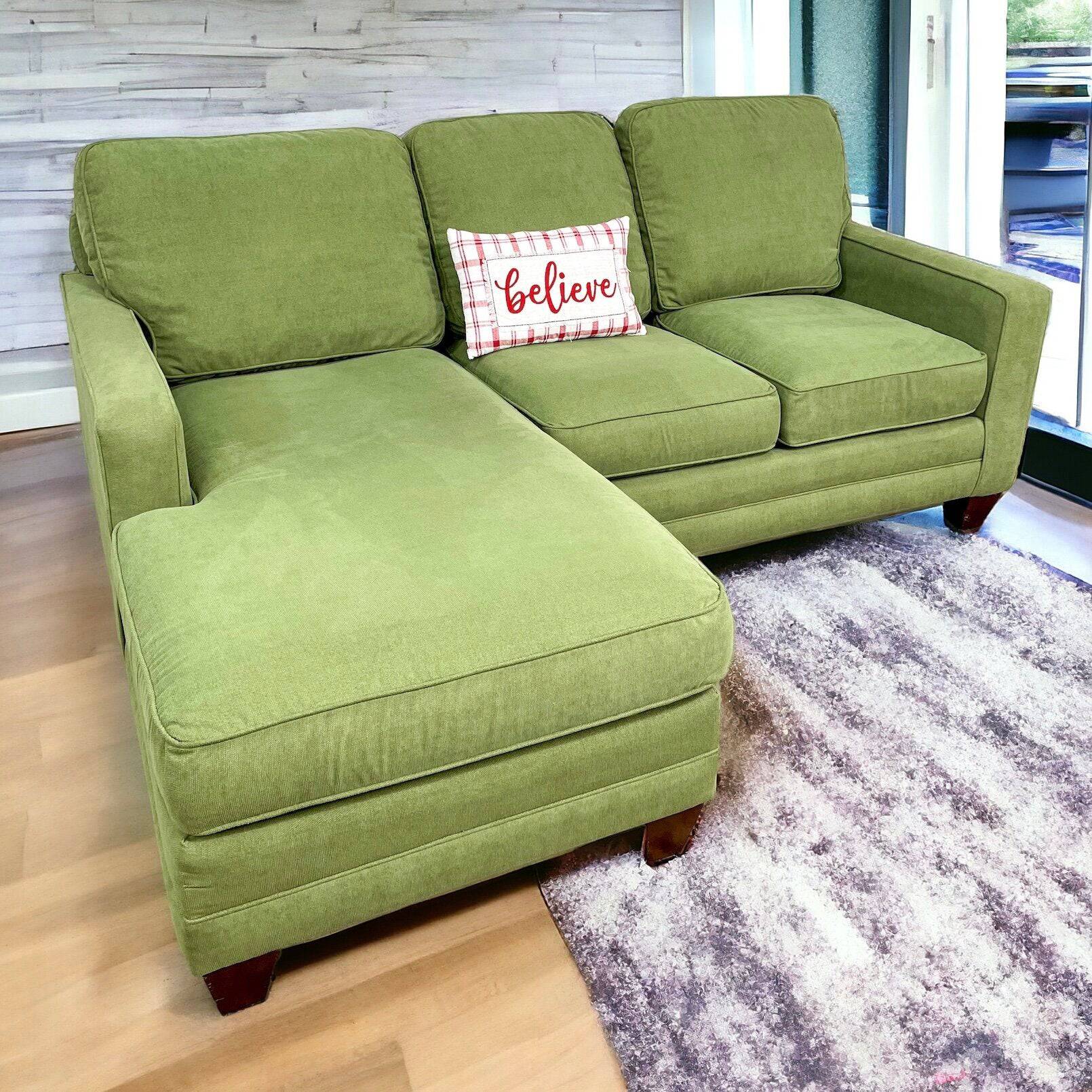 Basset Apartment Sectional w/Chaise