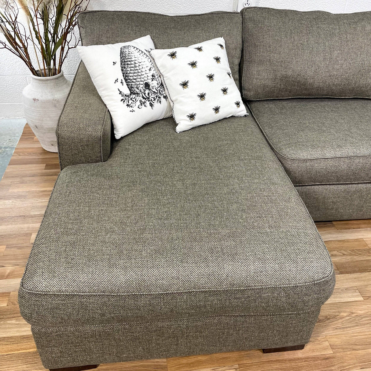 MaxHome 3pc Sectional w/Chaise and Cuddle corner - Pull Up A Couch