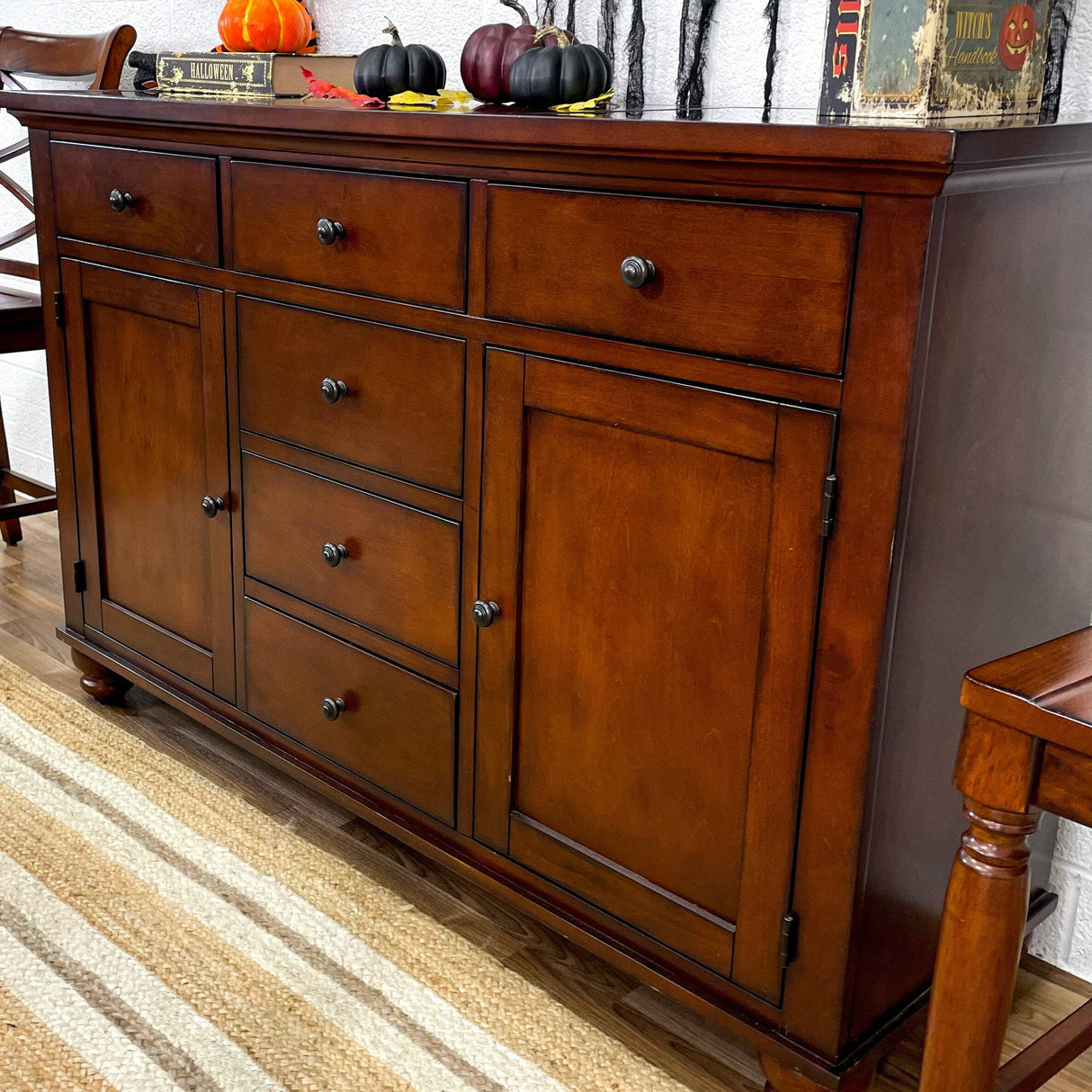 Aspen Home Cambridge 8 pc Dining Set - Pull Up A Couch