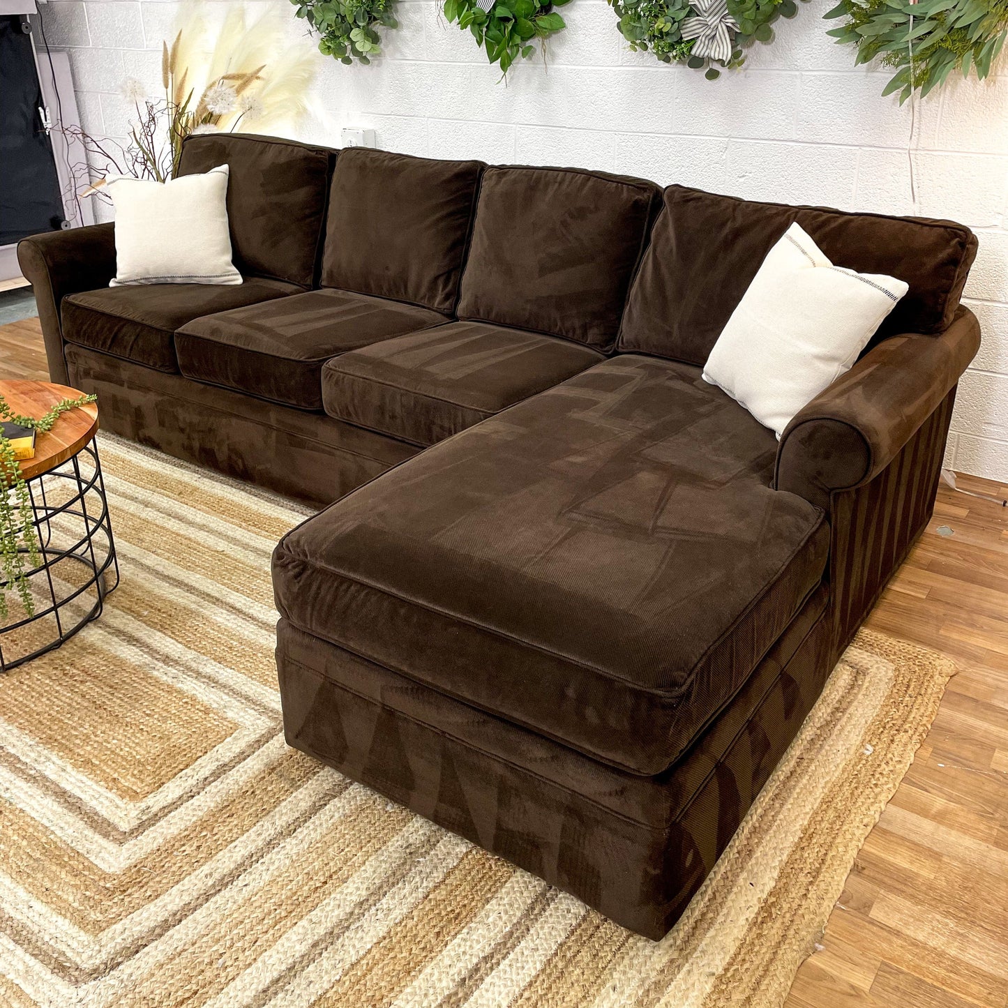 Rowe 2pc Sectional w/Chaise - Pull Up A Couch