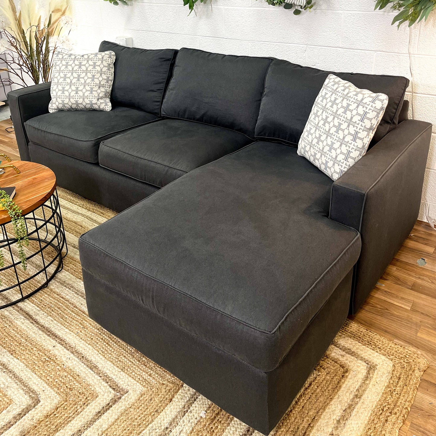 Room & Board York 2pc Sectional w/Reversible Chaise - Pull Up A Couch