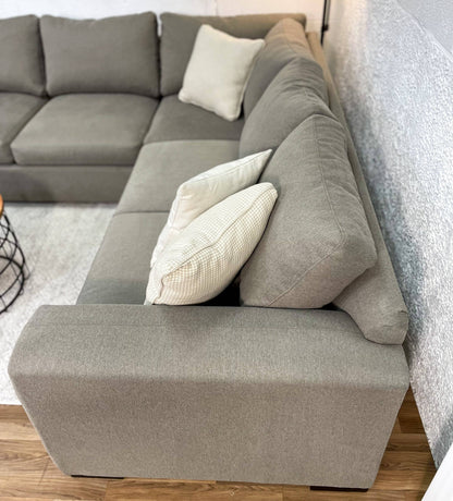 Huge 3pc Sectional w/Chaise - Pull Up A Couch