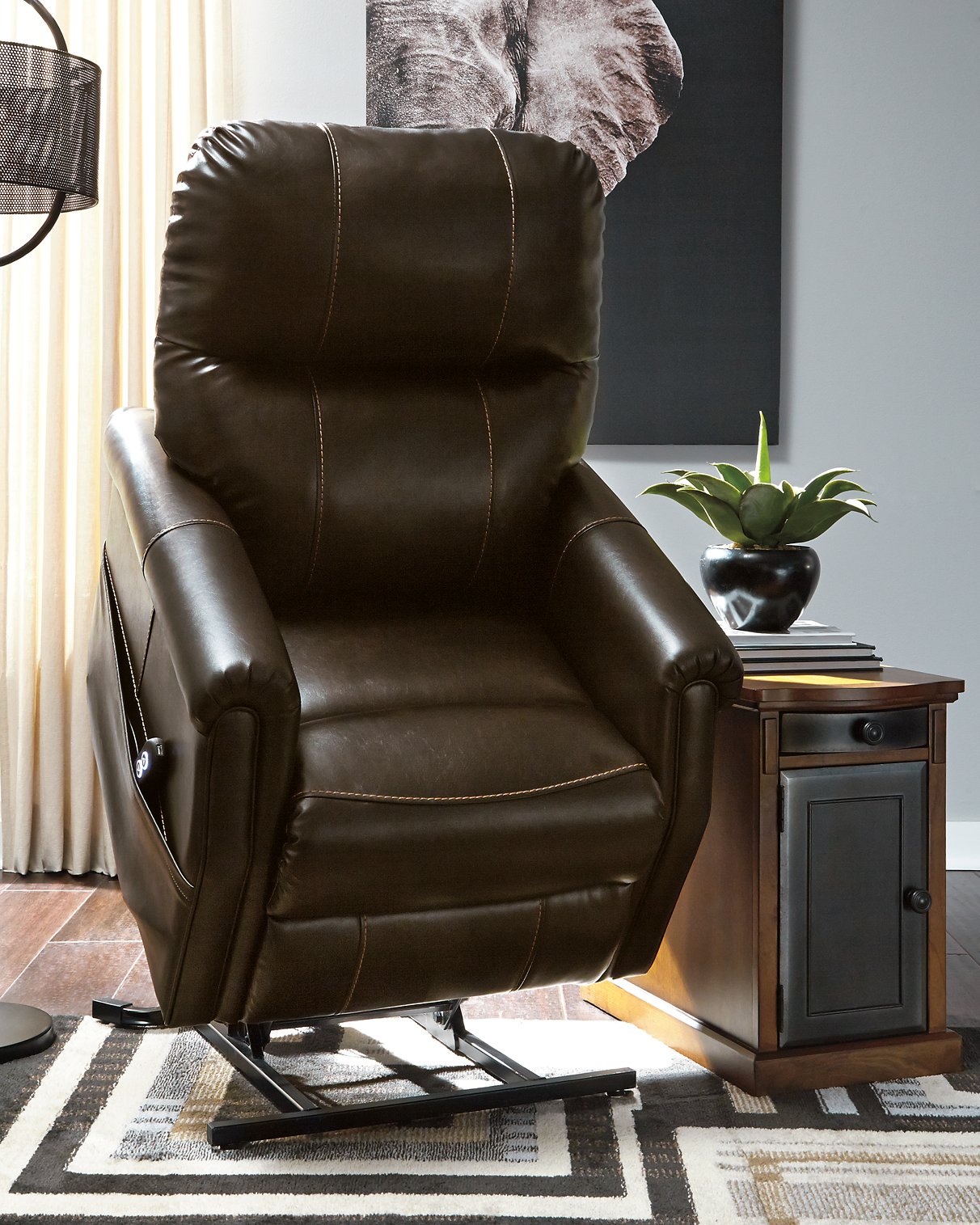 Markridge Power Lift Chair - Pull Up A Couch